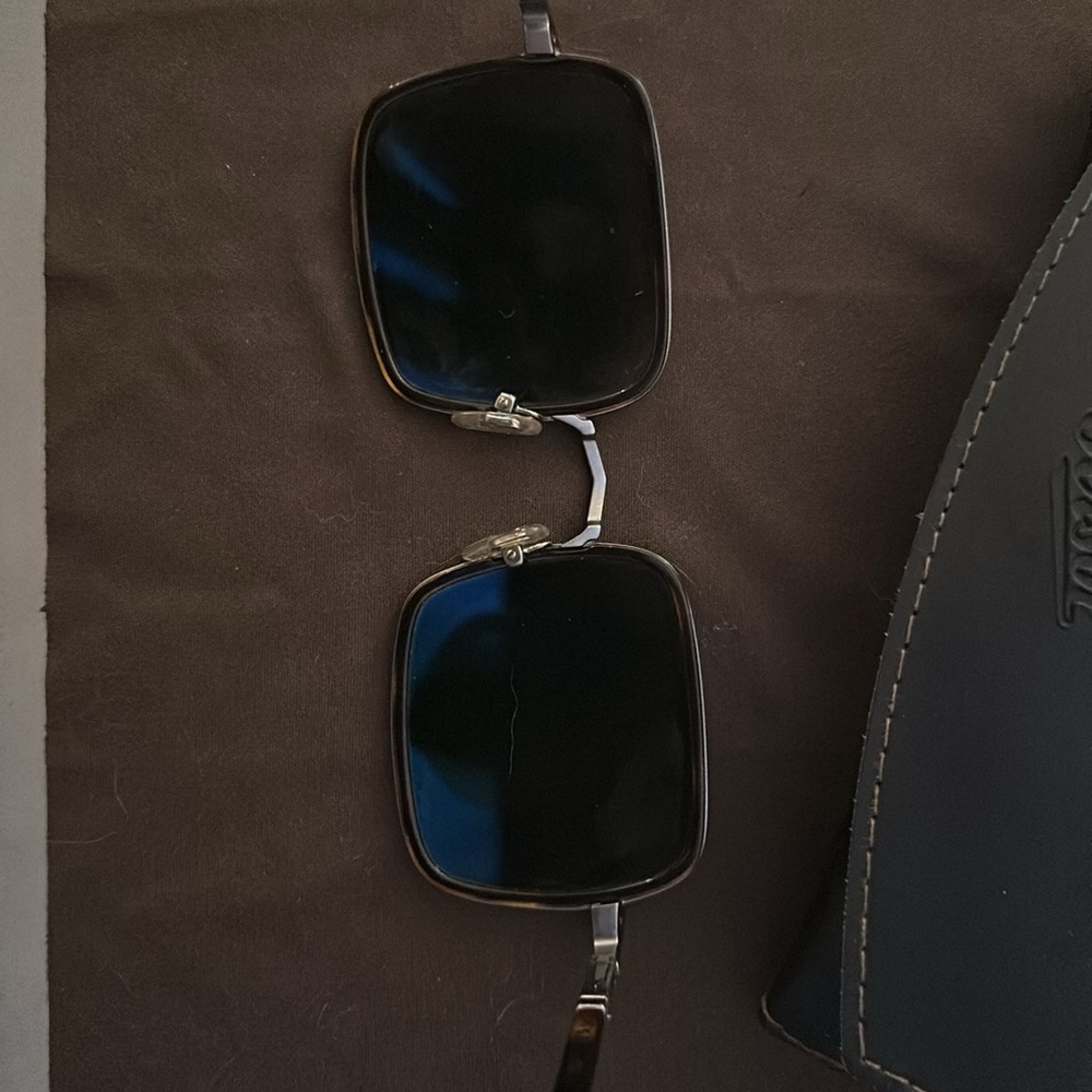 Photochromic 
Beautiful frames 
Rare - Picture 2 of 3